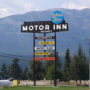 A photo of the sign that sat in front of the Golden Rim Motor Inn in Golden, B.C.